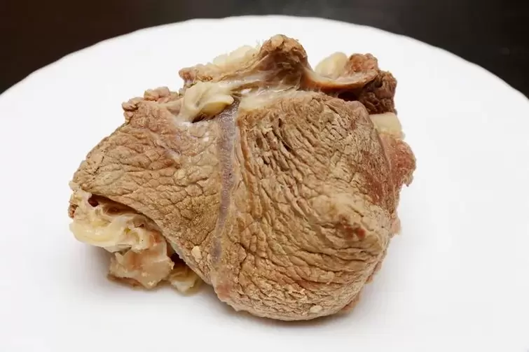 لحم مسلوق لنظام غذائي خال من الكربوهيدرات