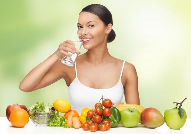 مبدأ النظام الغذائي المائي هو مراعاة نظام الشرب ، إلى جانب استخدام الطعام الصحي